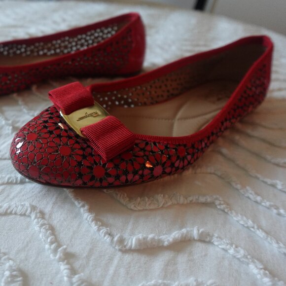 Salvatore Ferragamo Italy Tooled Floral Patent Leather Varina Bow Ballet Flats - Picture 9 of 16